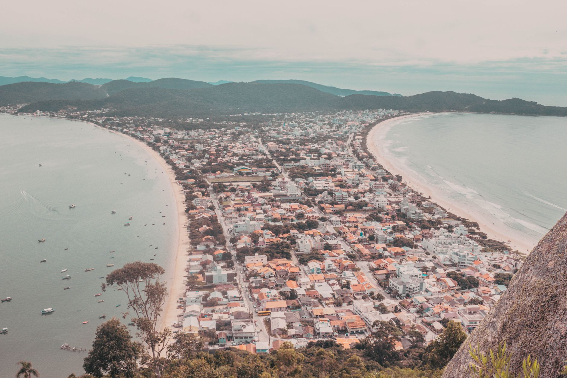 Fotografia De Olho De Pássaro De Edifício Alto