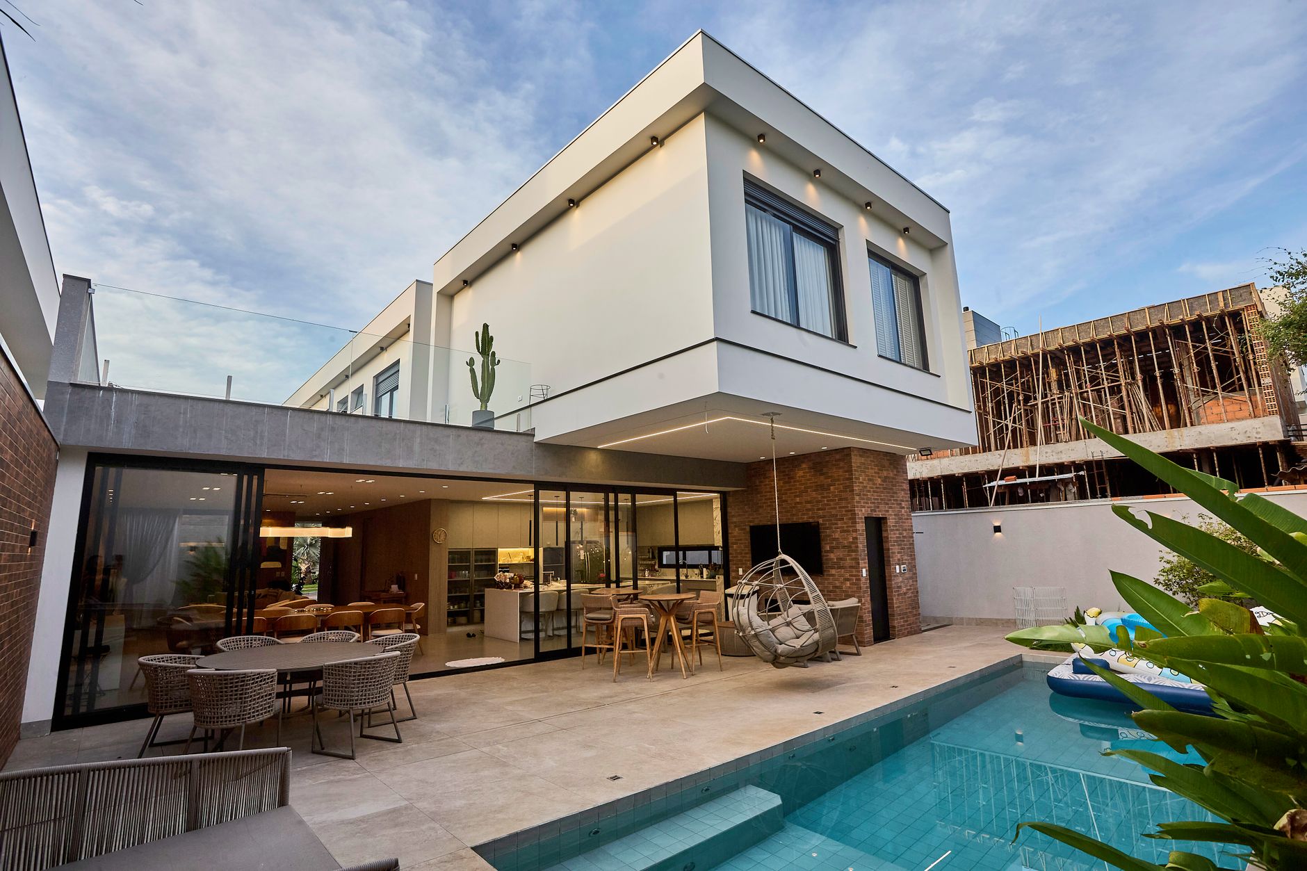 Foto profissional grátis de ao lado da piscina, arquitetura, arquitetura contemporânea