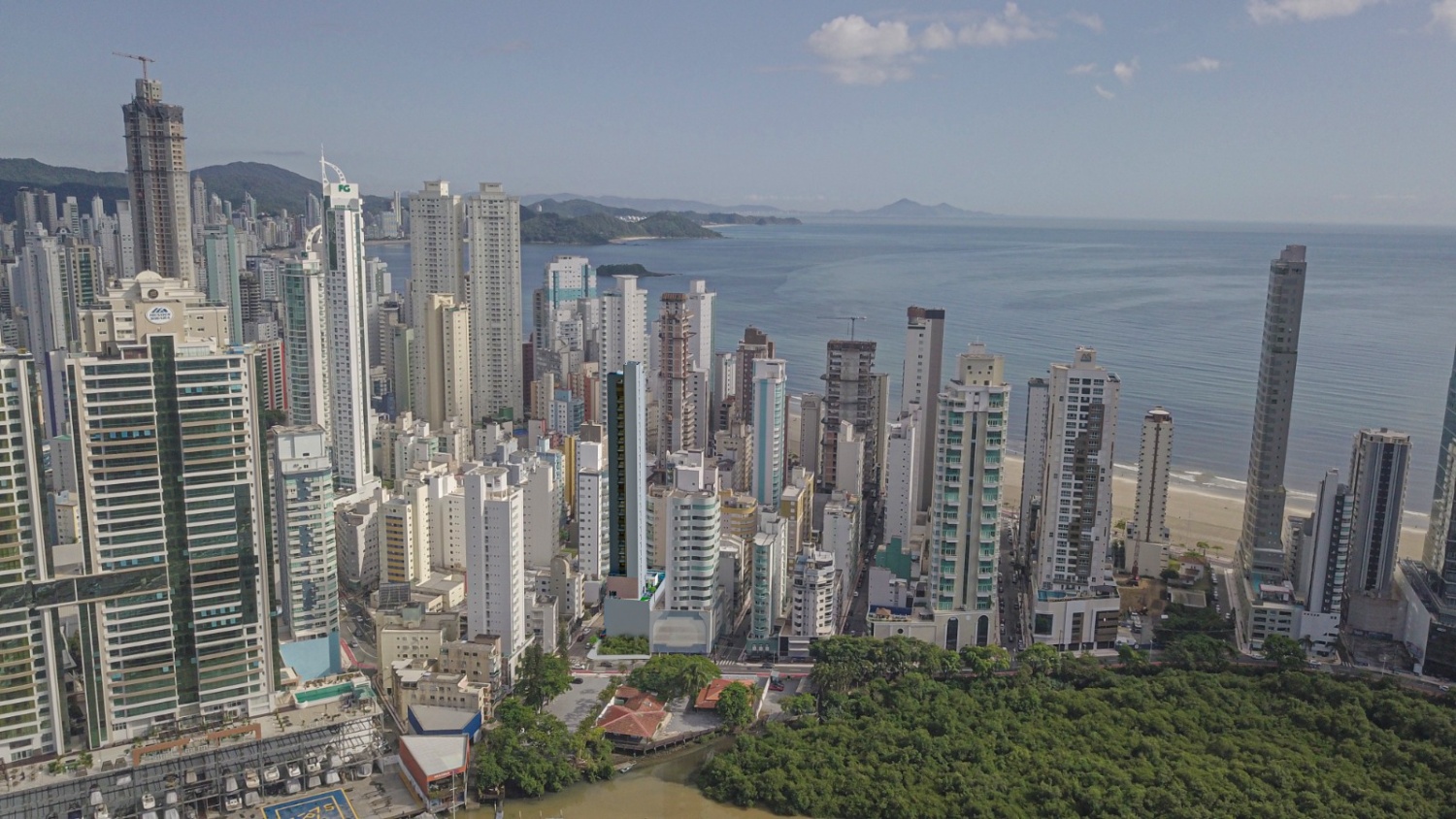 Apartamento no Ed. Magic Sun em Balneário Camboriú - foto 22