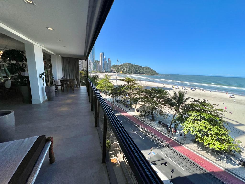 Apartamento no Ed. Montreal em Balneário Camboriú