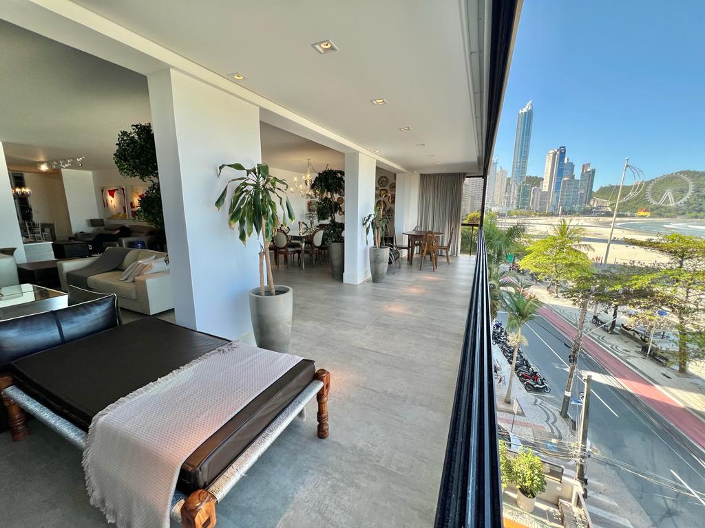 Apartamento no Ed. Montreal em Balneário Camboriú - foto 2