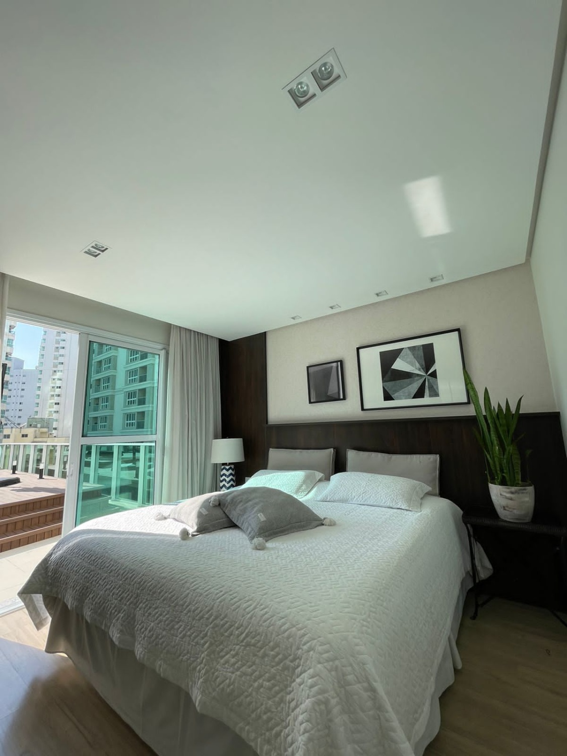 Apartamento Diferenciado no Ed. Phoenix Tower em Balneário Camboriú - foto 4