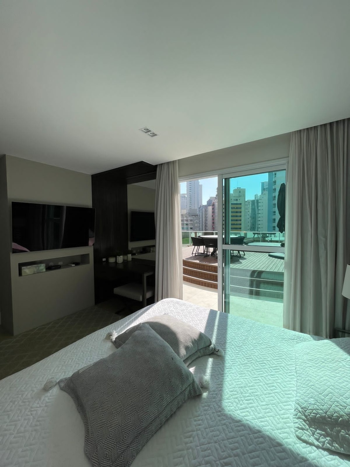 Apartamento Diferenciado no Ed. Phoenix Tower em Balneário Camboriú - foto 5
