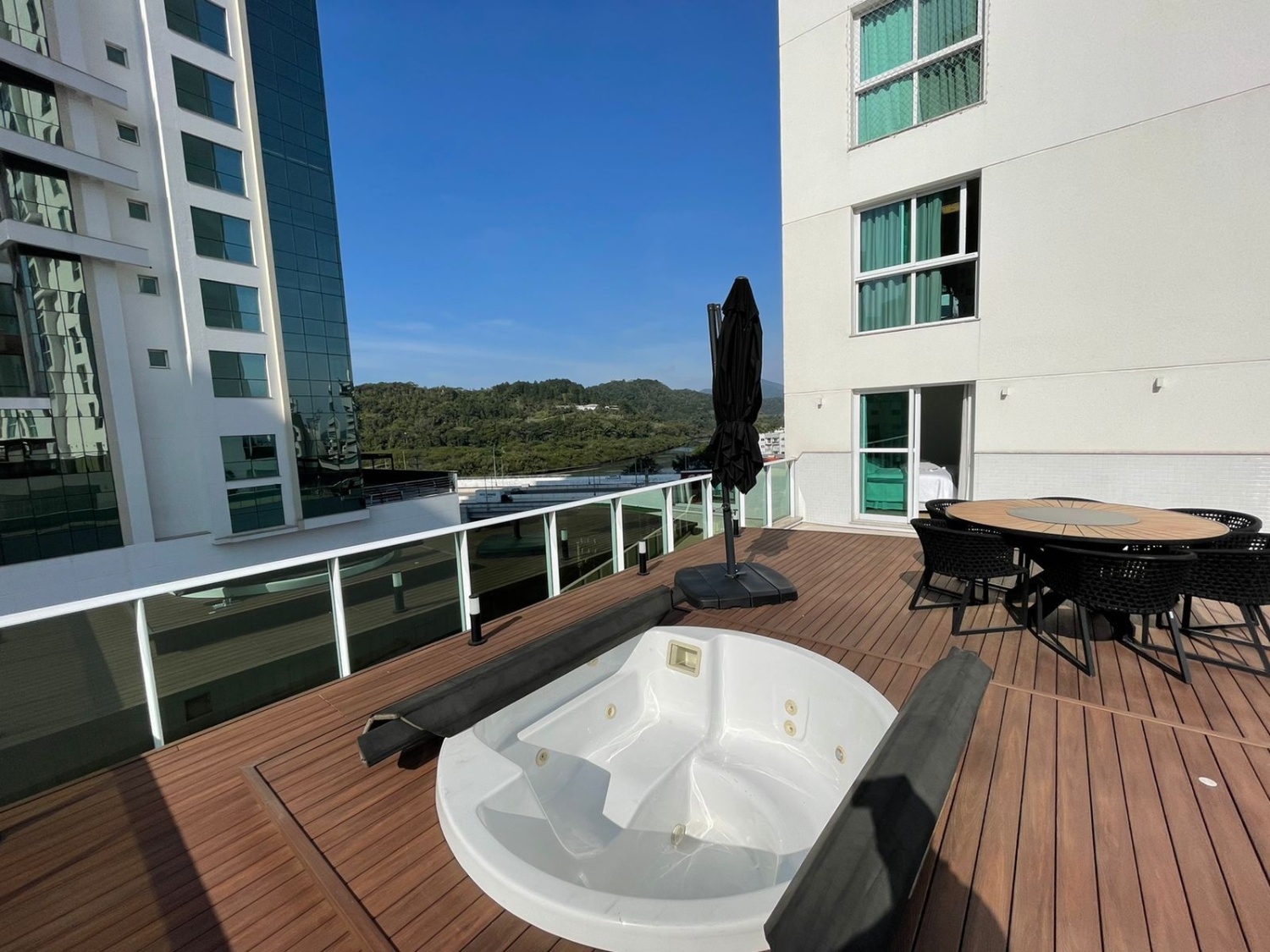 Apartamento Diferenciado no Ed. Phoenix Tower em Balneário Camboriú - foto 7