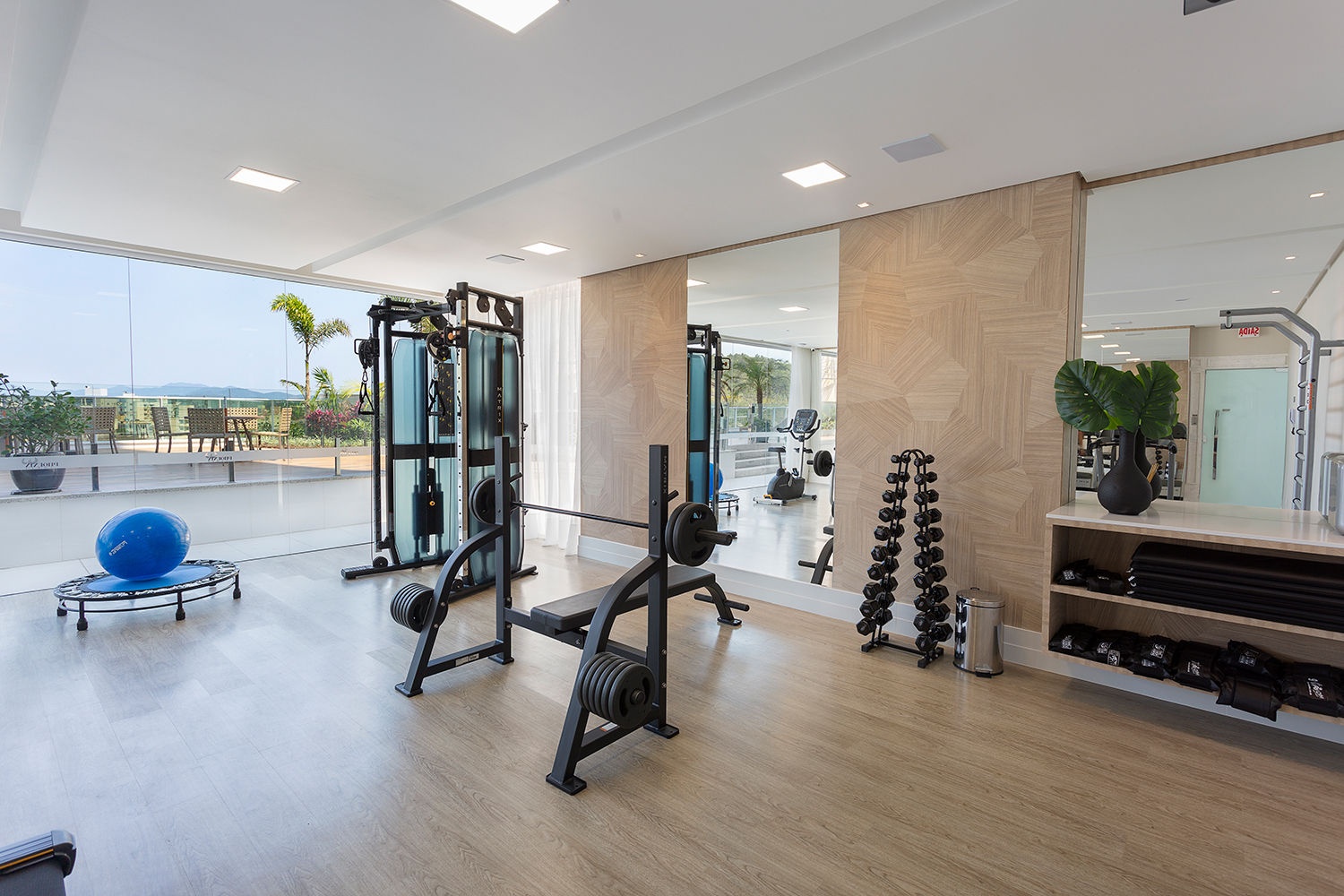 Apartamento Diferenciado no Ed. Phoenix Tower em Balneário Camboriú - foto 23