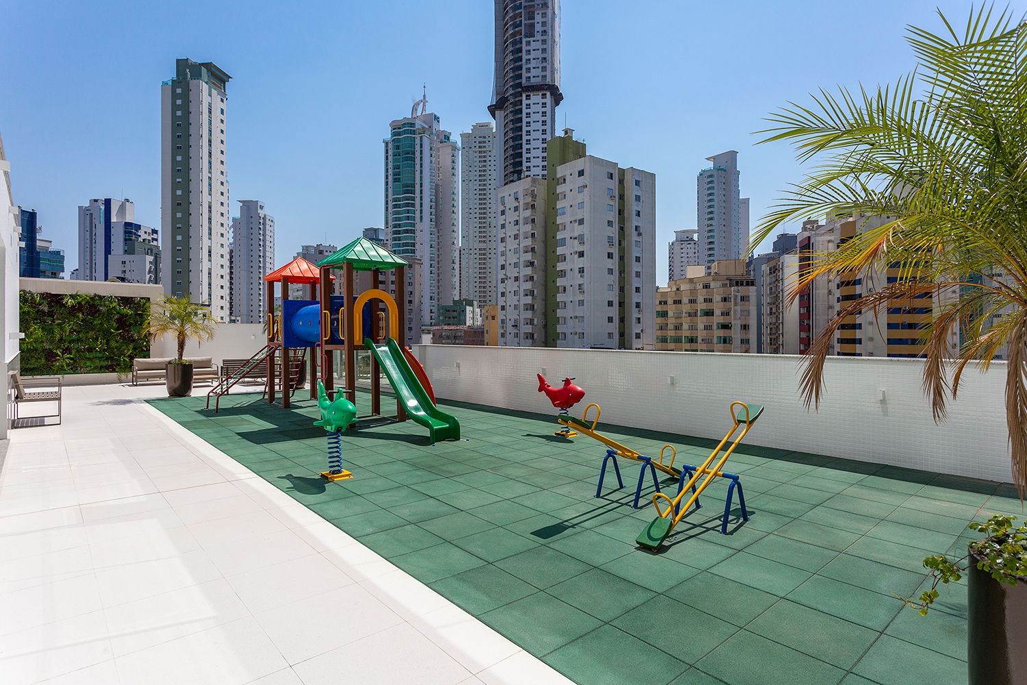 Apartamento Diferenciado no Ed. Phoenix Tower em Balneário Camboriú - foto 25