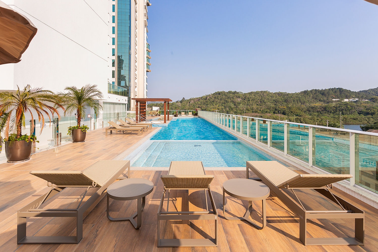 Apartamento Diferenciado no Ed. Phoenix Tower em Balneário Camboriú - foto 28