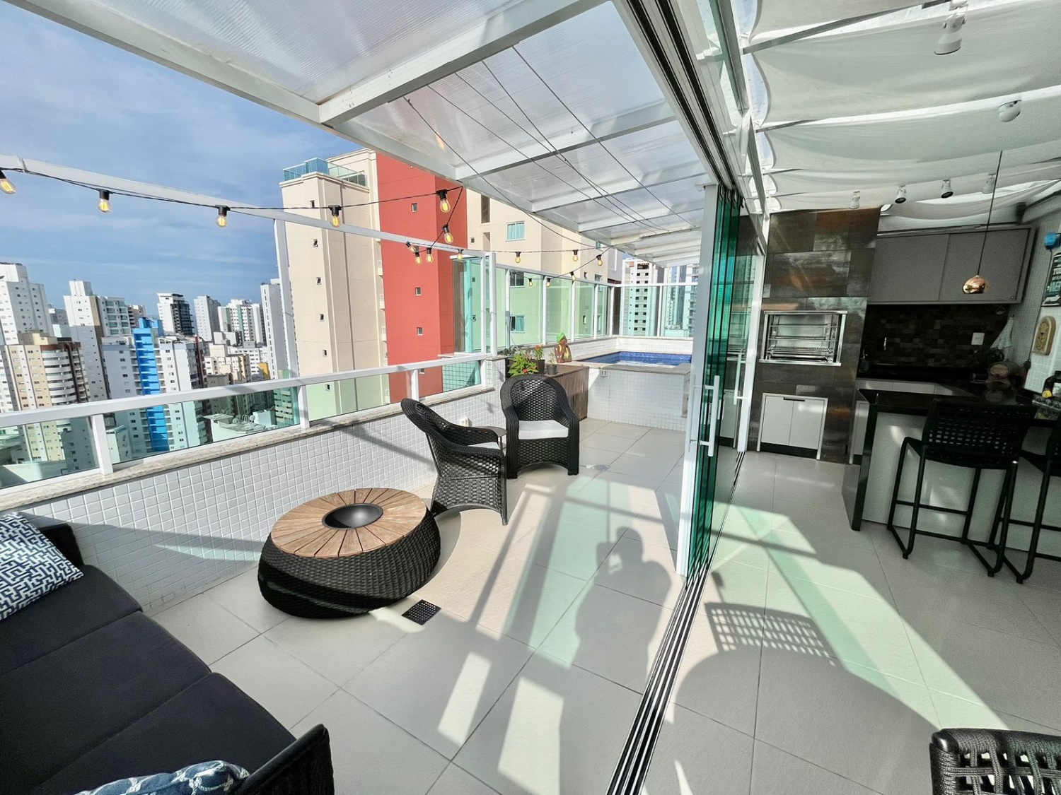 Cobertura no Edifício Porto Di Napoli em Balneário Camboriú - foto 4