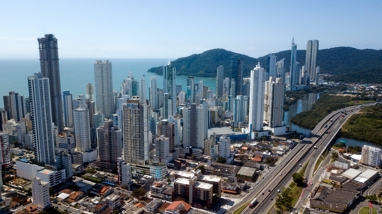Apartamento no Ed. Azure em Balneário Camboriú