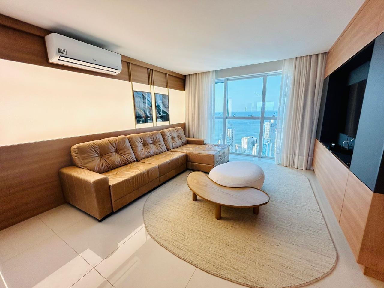 Apartamento no Ed. Phoenix Tower em Balneário Camboriú - foto 1