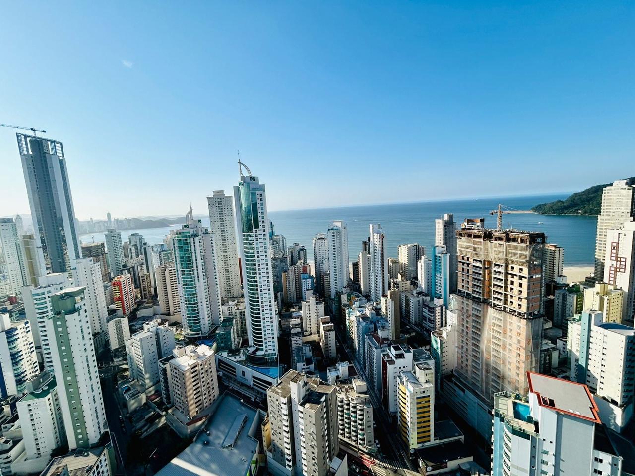 Apartamento no Ed. Phoenix Tower em Balneário Camboriú - foto 6