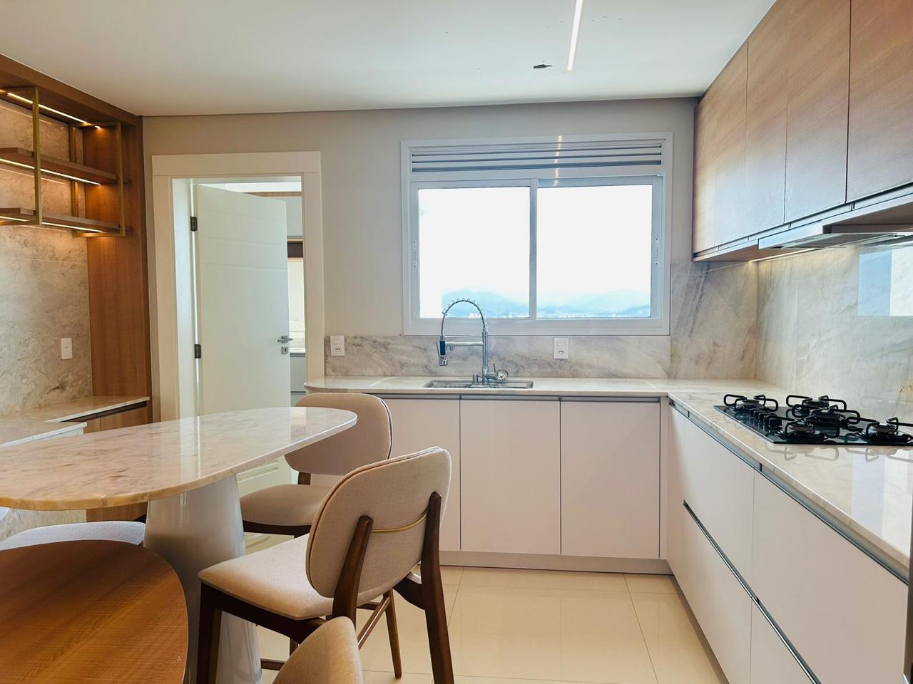 Apartamento no Ed. Phoenix Tower em Balneário Camboriú - foto 7