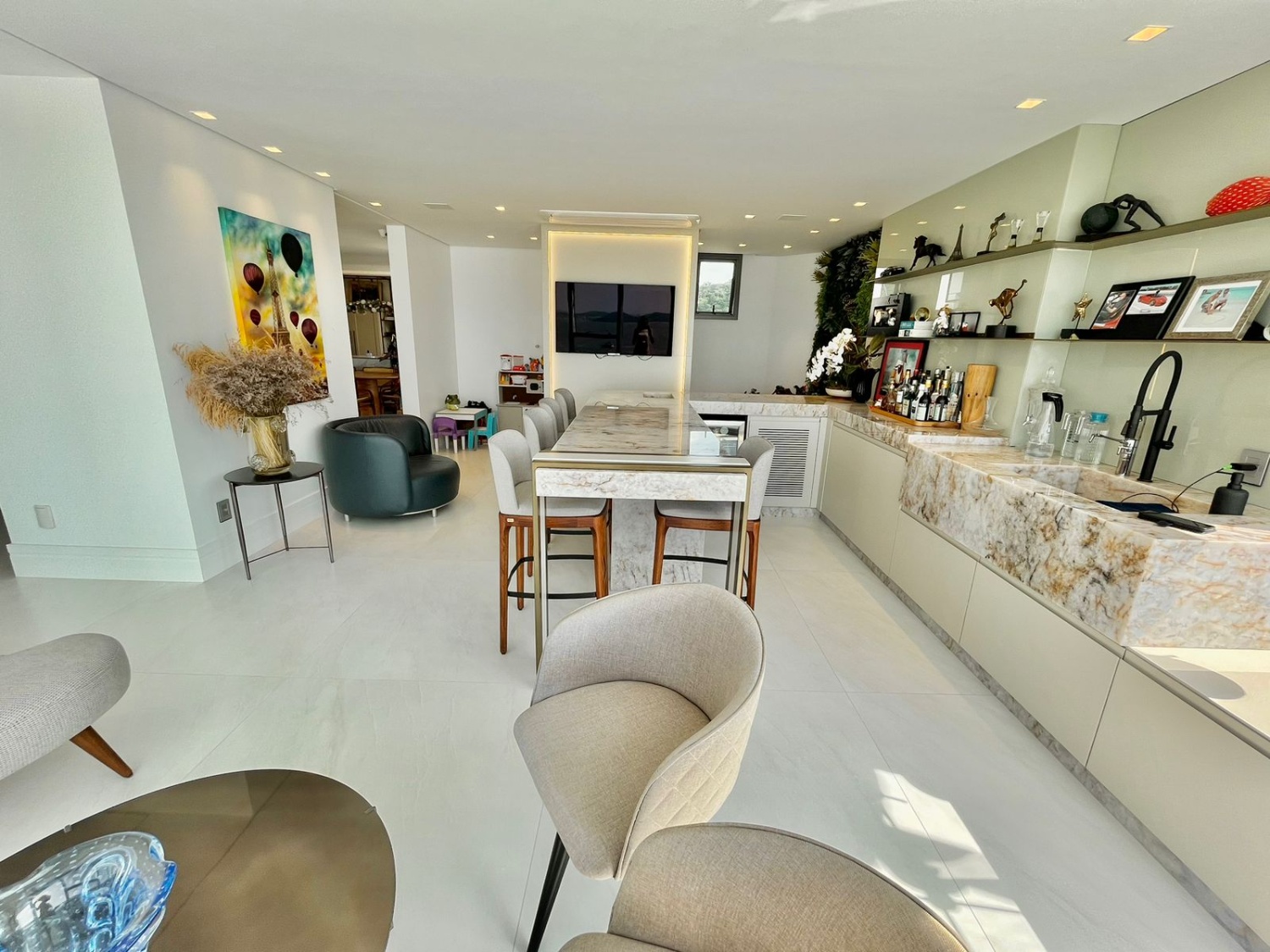 Apartamento no Ed. Pharos na Barra Sul em Balneário Camboriú - foto 8