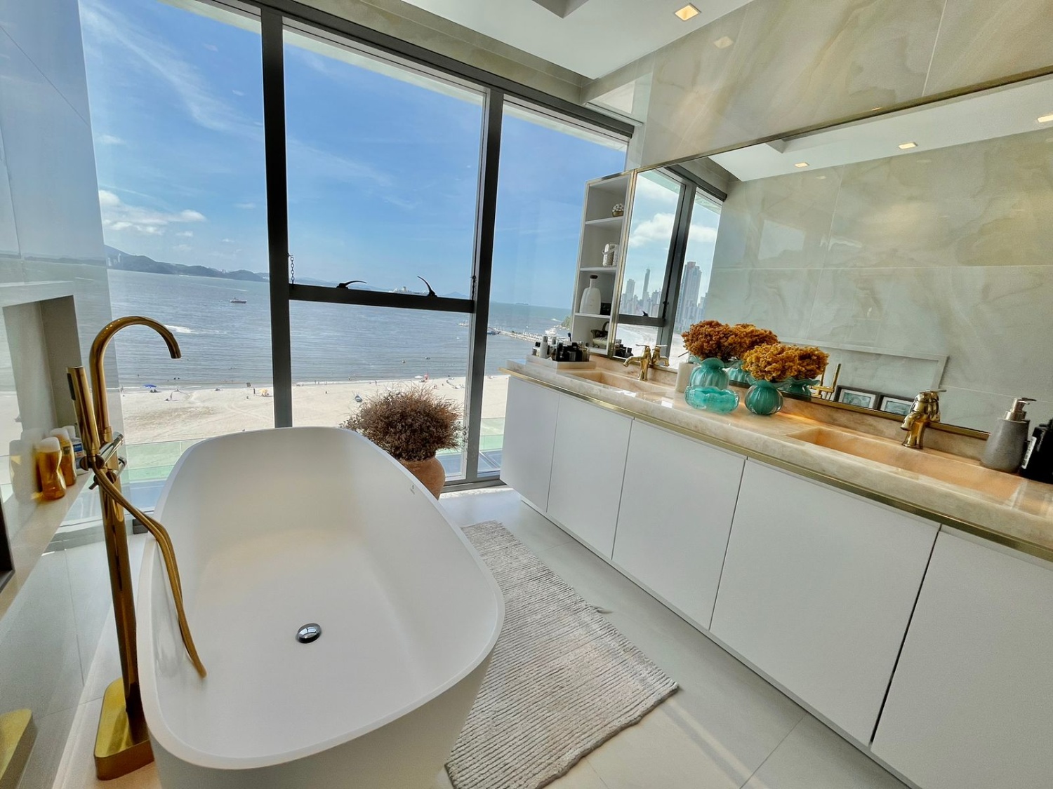 Apartamento no Ed. Pharos na Barra Sul em Balneário Camboriú - foto 24