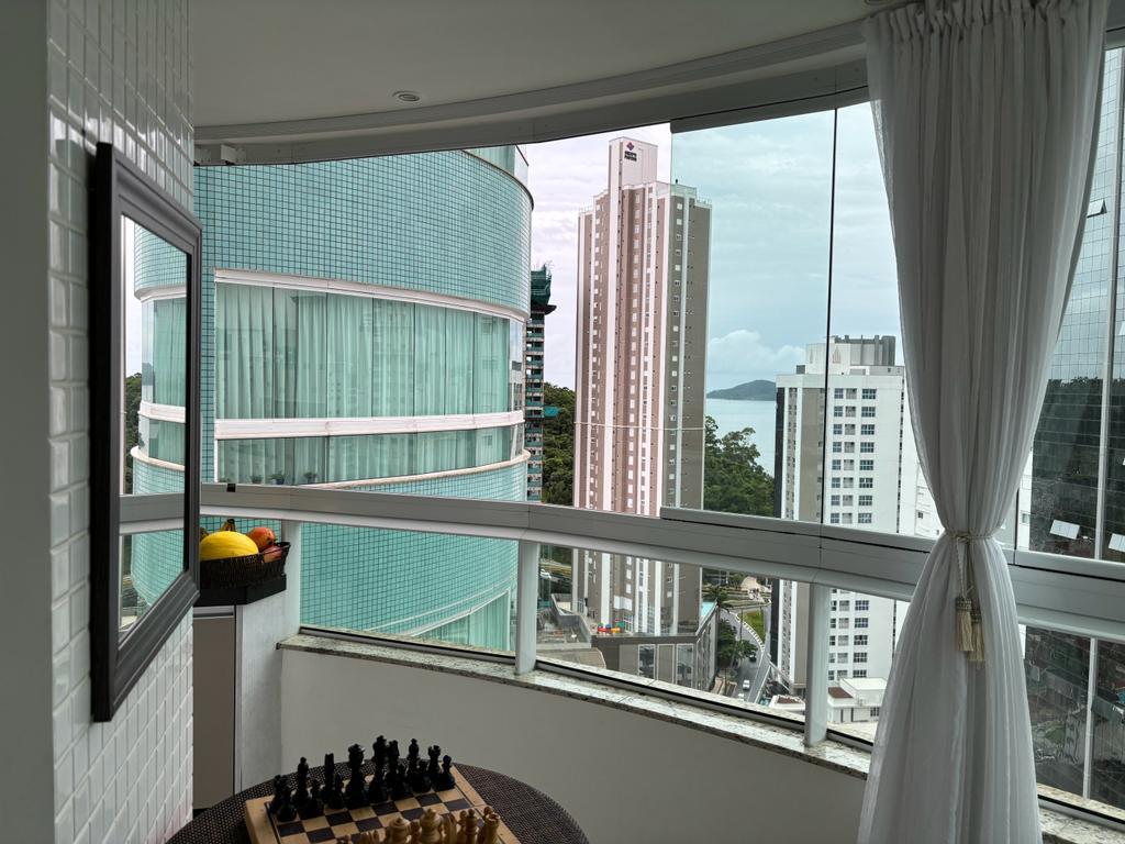 Apartamento no Ed. Torre de Lyon em Balneário Camboriú - foto 6