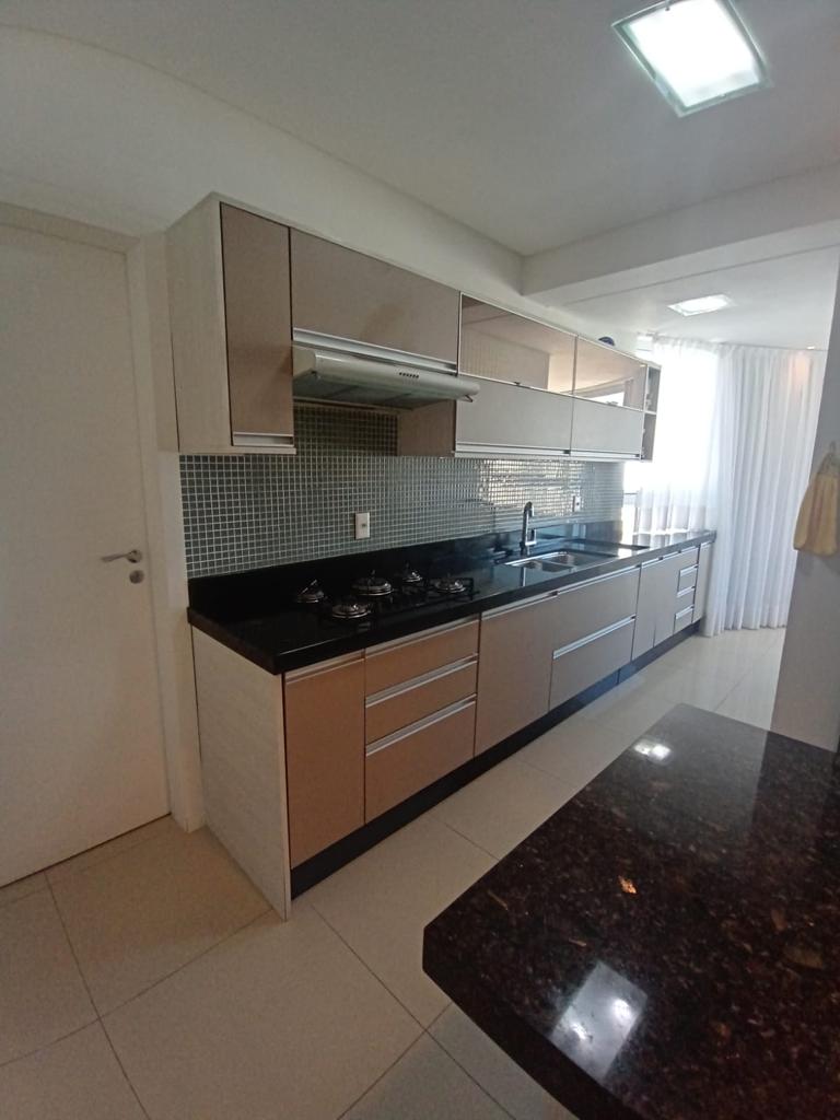 Apartamento no Ed. Torre de Lyon em Balneário Camboriú - foto 10