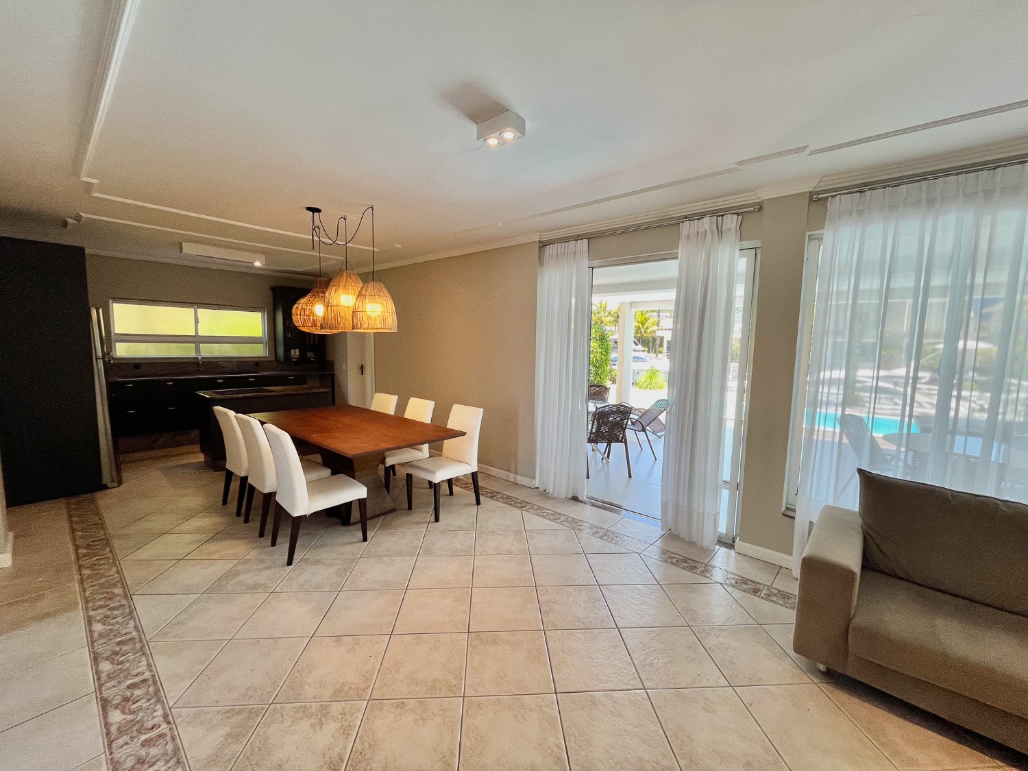 Casa com píer e vaga náutica mobiliada no Condomínio Marina Camboriú em Balneário Camboriú - foto 9