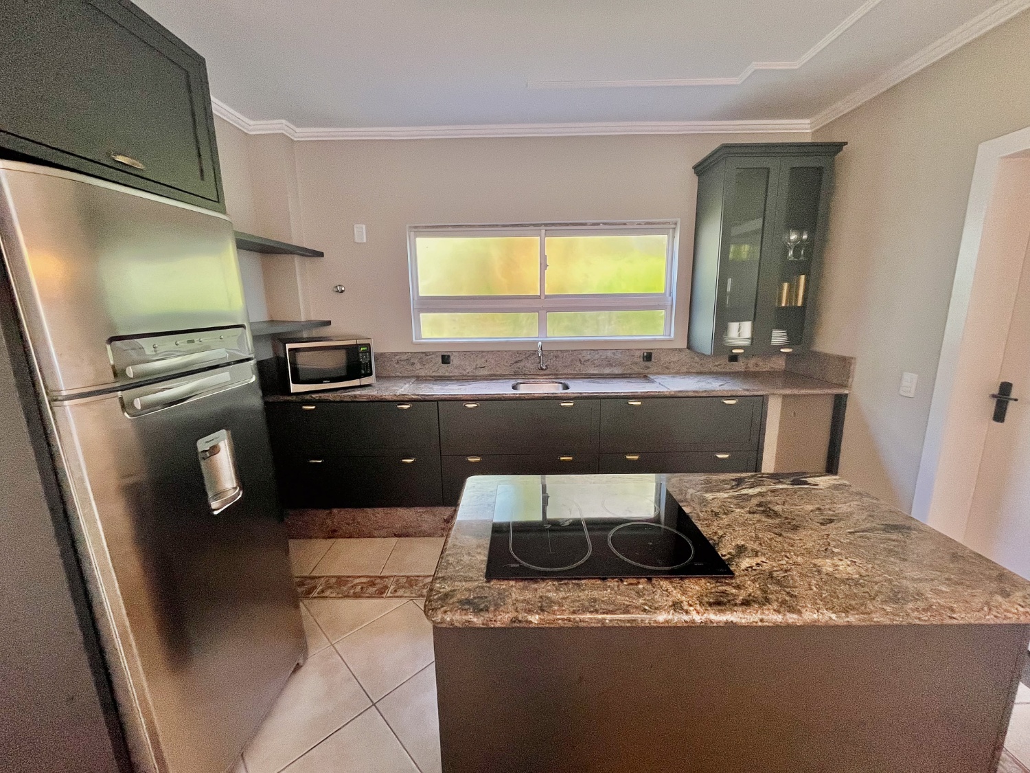Casa com píer e vaga náutica mobiliada no Condomínio Marina Camboriú em Balneário Camboriú - foto 10