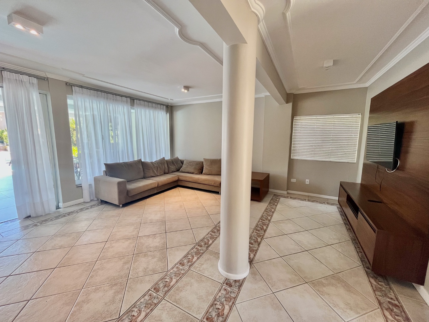 Casa com píer e vaga náutica mobiliada no Condomínio Marina Camboriú em Balneário Camboriú - foto 11