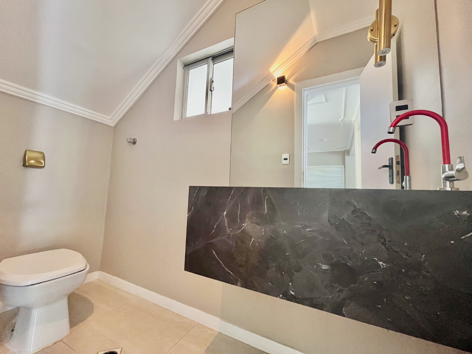 Casa com píer e vaga náutica mobiliada no Condomínio Marina Camboriú em Balneário Camboriú - foto 12