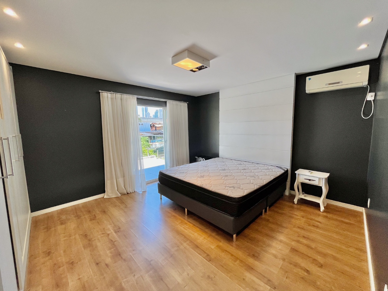 Casa com píer e vaga náutica mobiliada no Condomínio Marina Camboriú em Balneário Camboriú - foto 13
