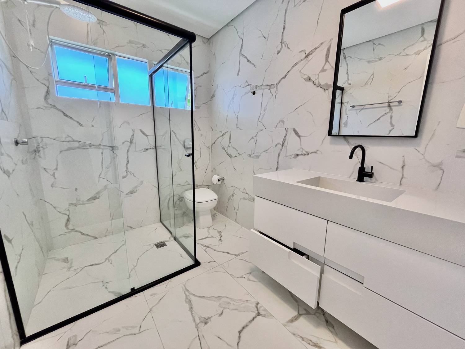 Casa com píer e vaga náutica mobiliada no Condomínio Marina Camboriú em Balneário Camboriú - foto 15