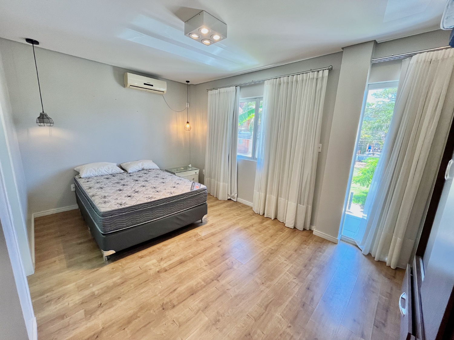 Casa com píer e vaga náutica mobiliada no Condomínio Marina Camboriú em Balneário Camboriú - foto 17