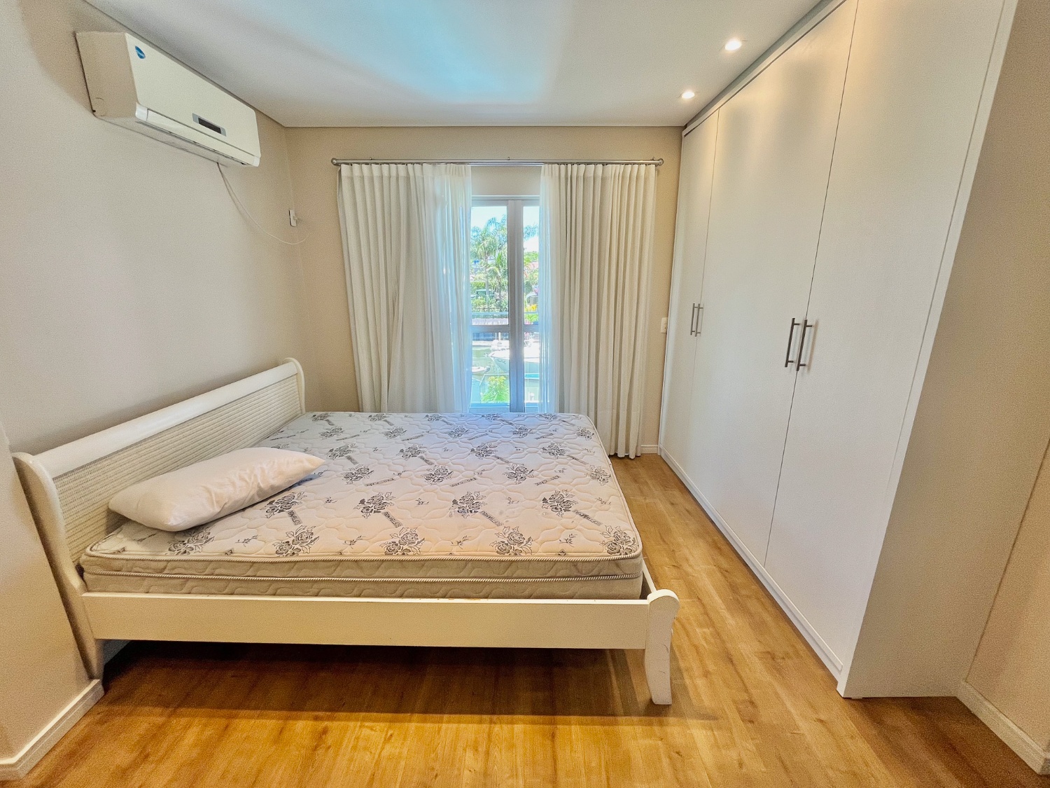 Casa com píer e vaga náutica mobiliada no Condomínio Marina Camboriú em Balneário Camboriú - foto 20