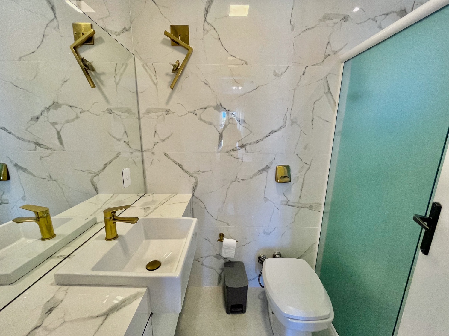 Casa com píer e vaga náutica mobiliada no Condomínio Marina Camboriú em Balneário Camboriú - foto 21