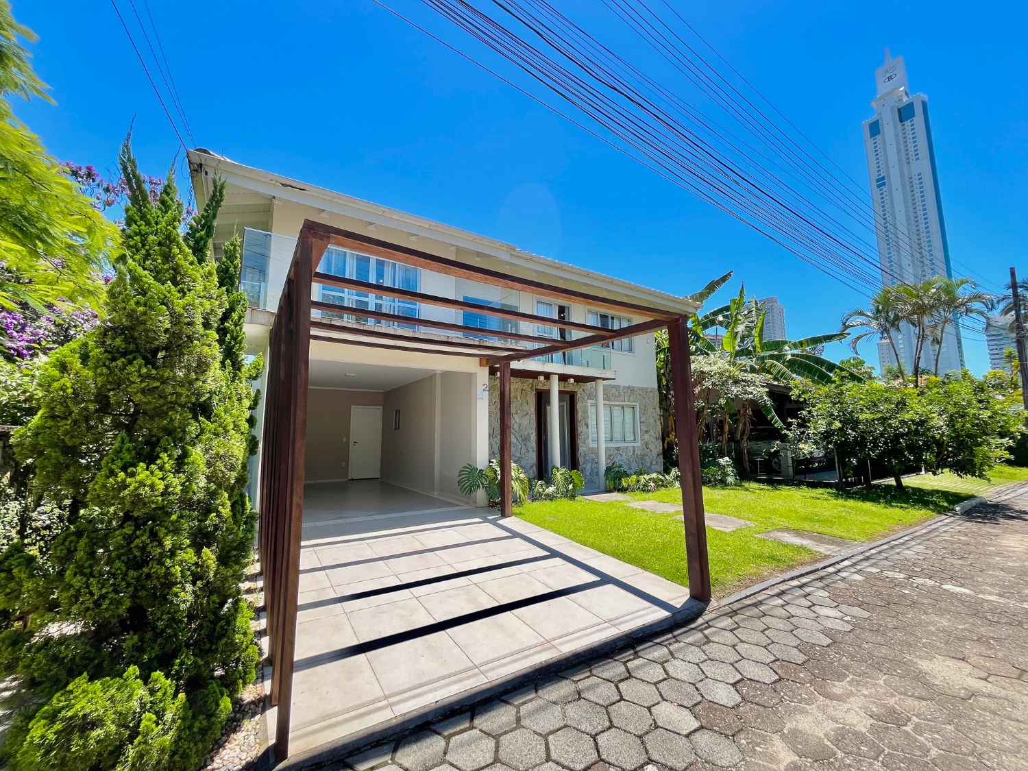 Casa com píer e vaga náutica mobiliada no Condomínio Marina Camboriú em Balneário Camboriú - foto 27