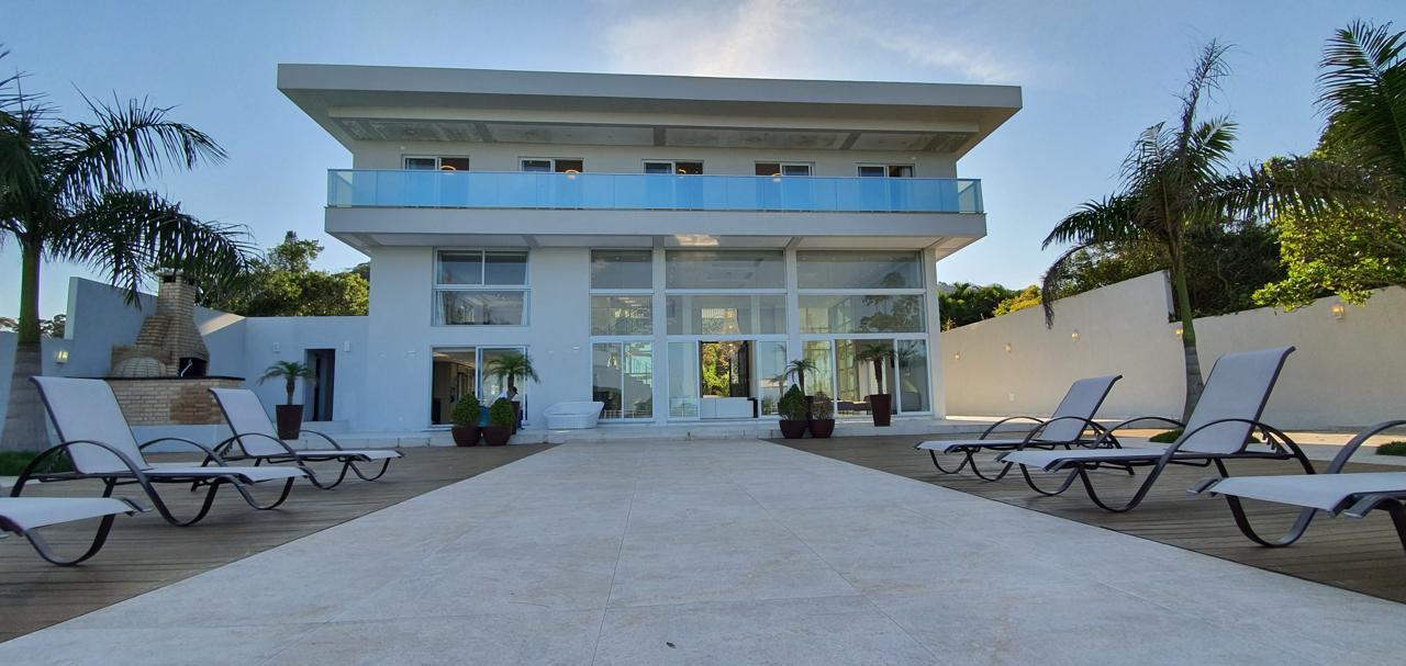 Casa frente mar na Praia do Estaleirinho em Balneário Camboriú - foto 12