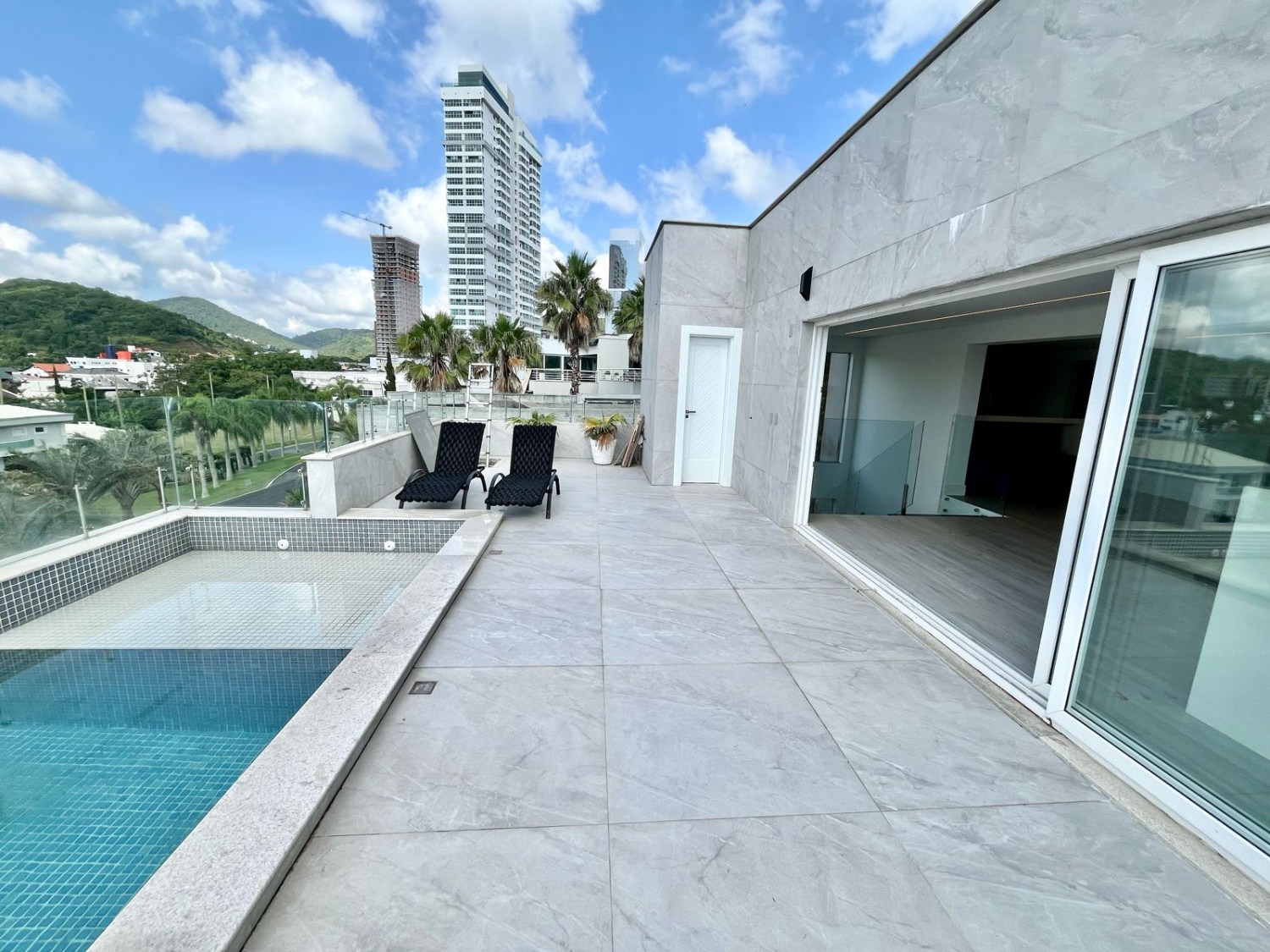 Casa nova no Condomínio Porto Riviera na Praia Brava - foto 16