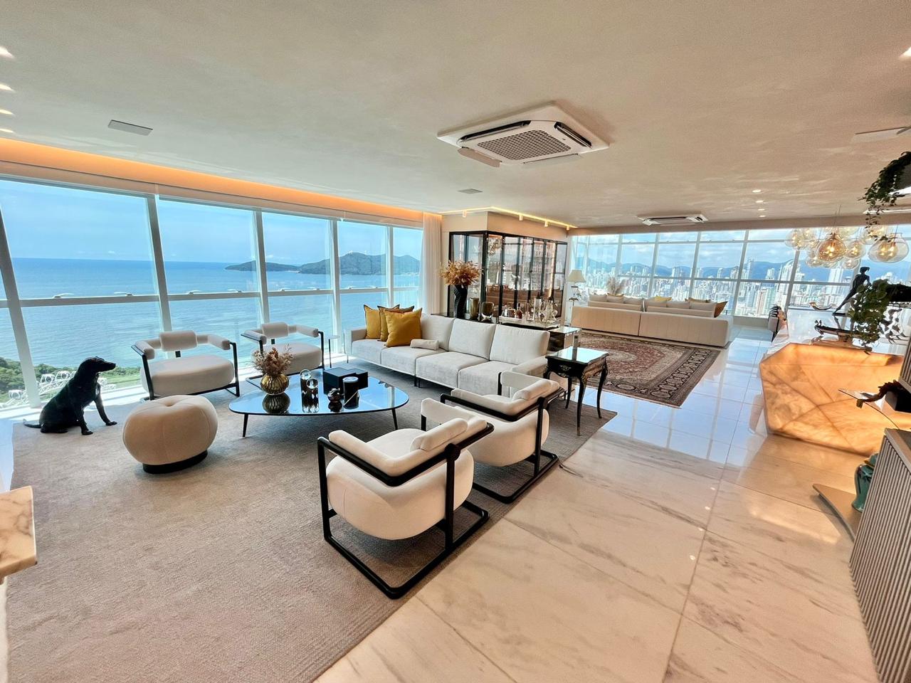 Sky Tower - Cobertura Duplex no Ed. Sky Tower em Balneário Camboriú de frente para o mar