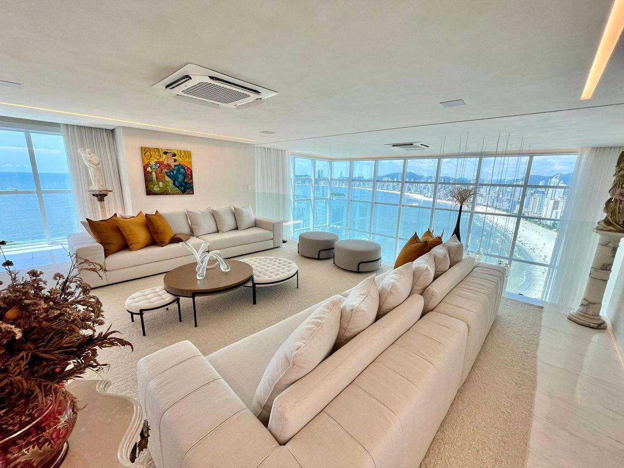 Sky Tower - Cobertura Duplex no Ed. Sky Tower em Balneário Camboriú de frente para o mar
