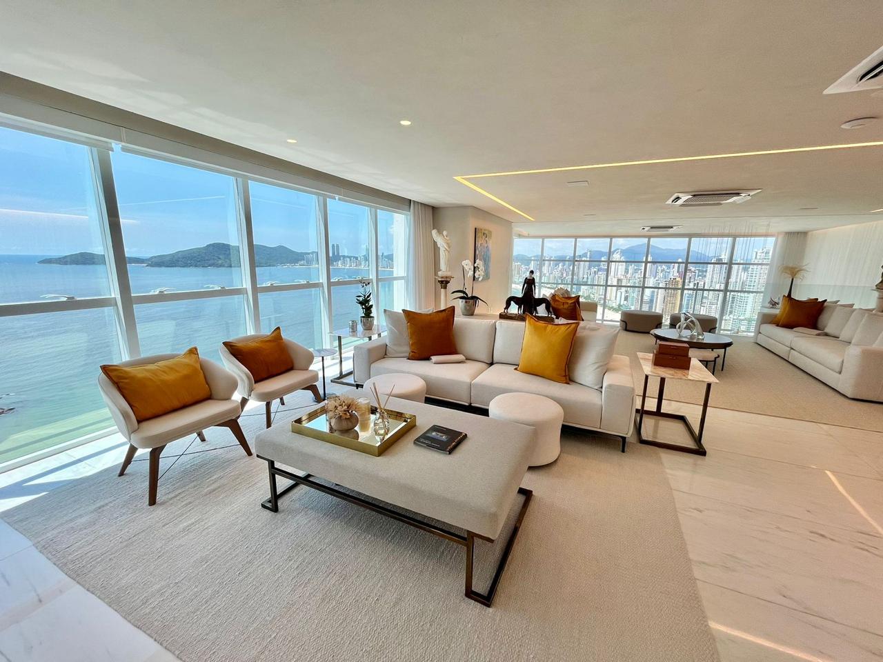 Cobertura Duplex no Ed. Sky Tower em Balneário Camboriú de frente para o mar - foto 10