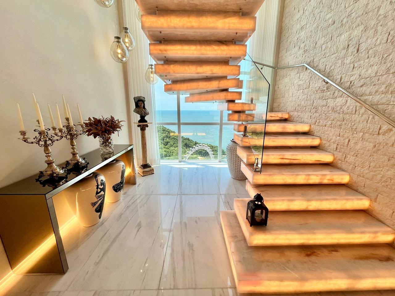 Cobertura Duplex no Ed. Sky Tower em Balneário Camboriú de frente para o mar - foto 12
