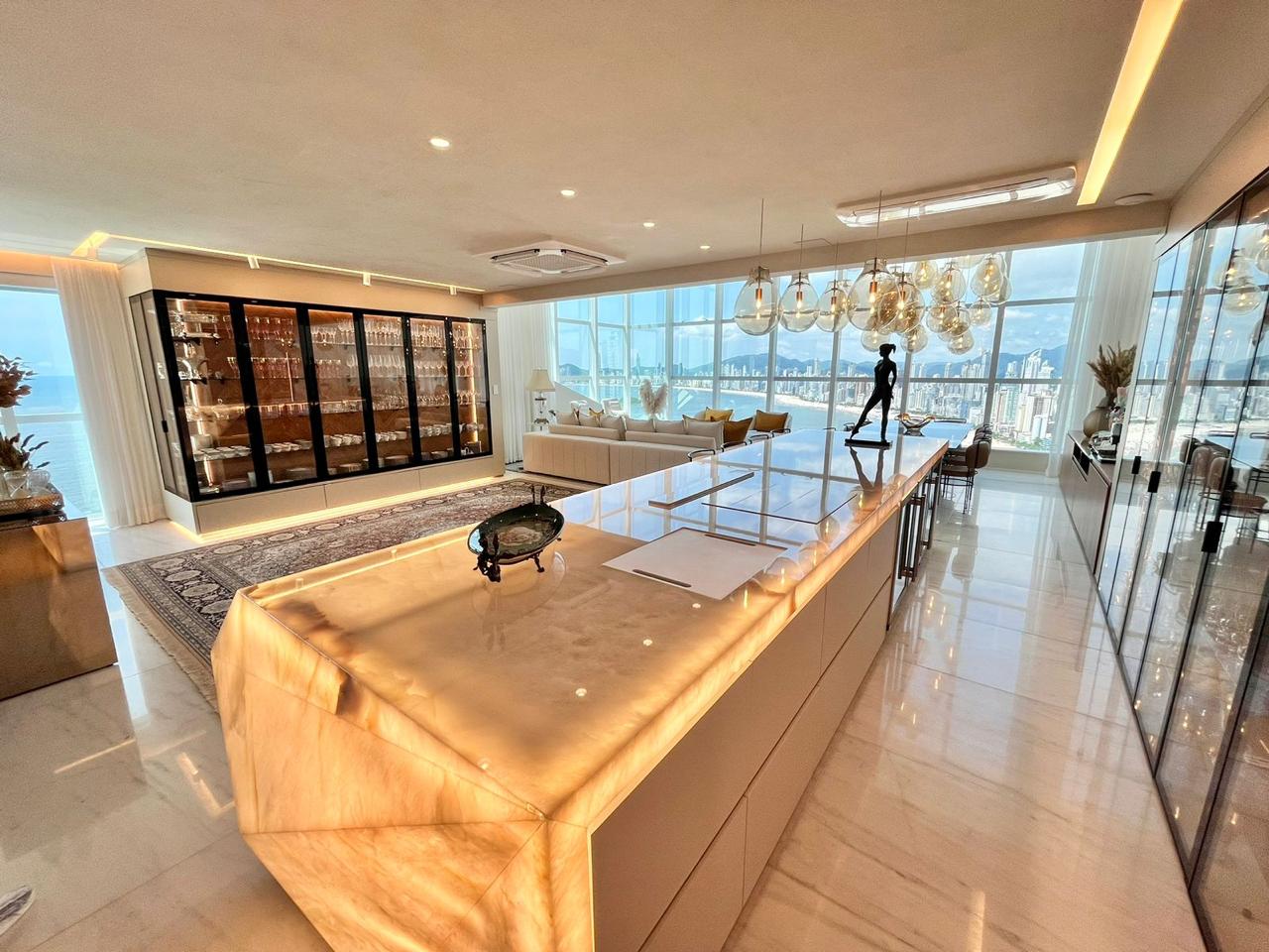 Cobertura Duplex no Ed. Sky Tower em Balneário Camboriú de frente para o mar - foto 13