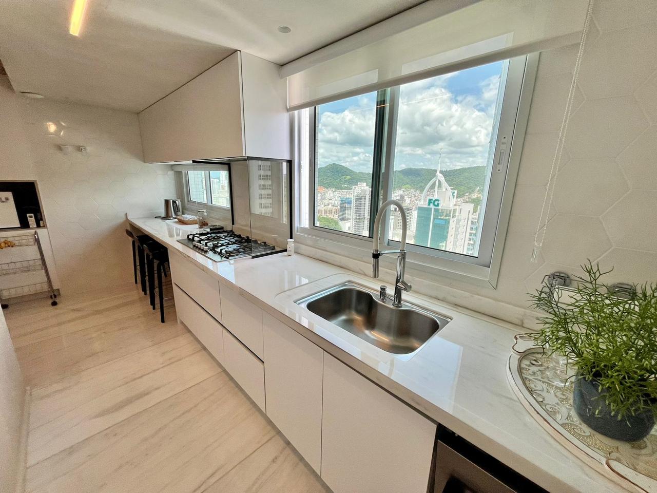 Cobertura Duplex no Ed. Sky Tower em Balneário Camboriú de frente para o mar - foto 30