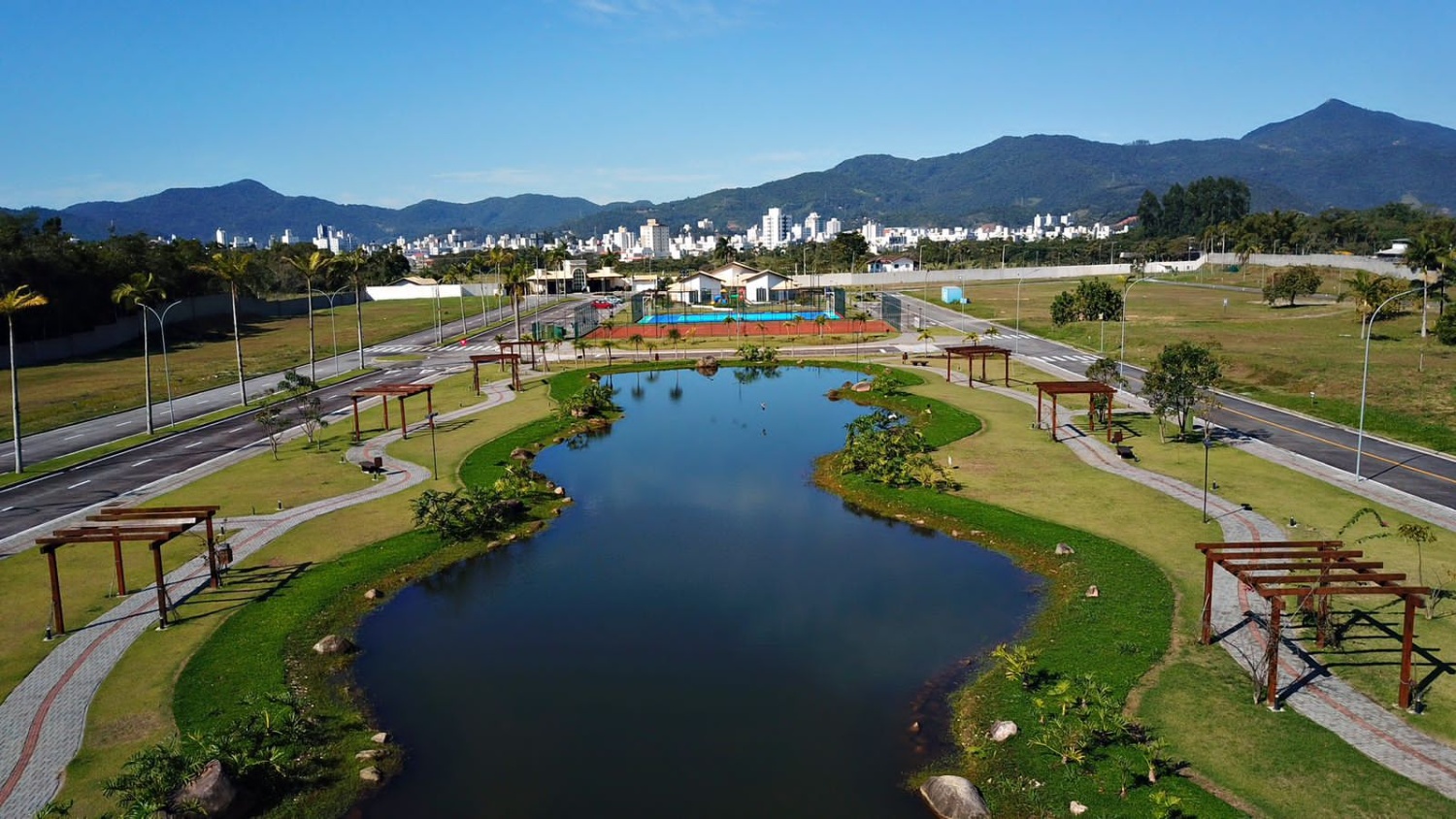 Casa no Condomínio Parque do Lago em Camboriú - foto 5