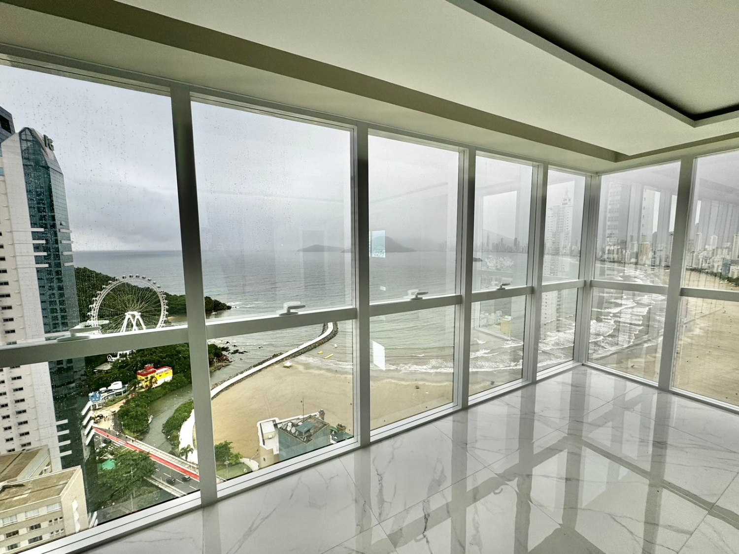 Apartamento no Ed. Skyline Tower em Balneário Camboriú
