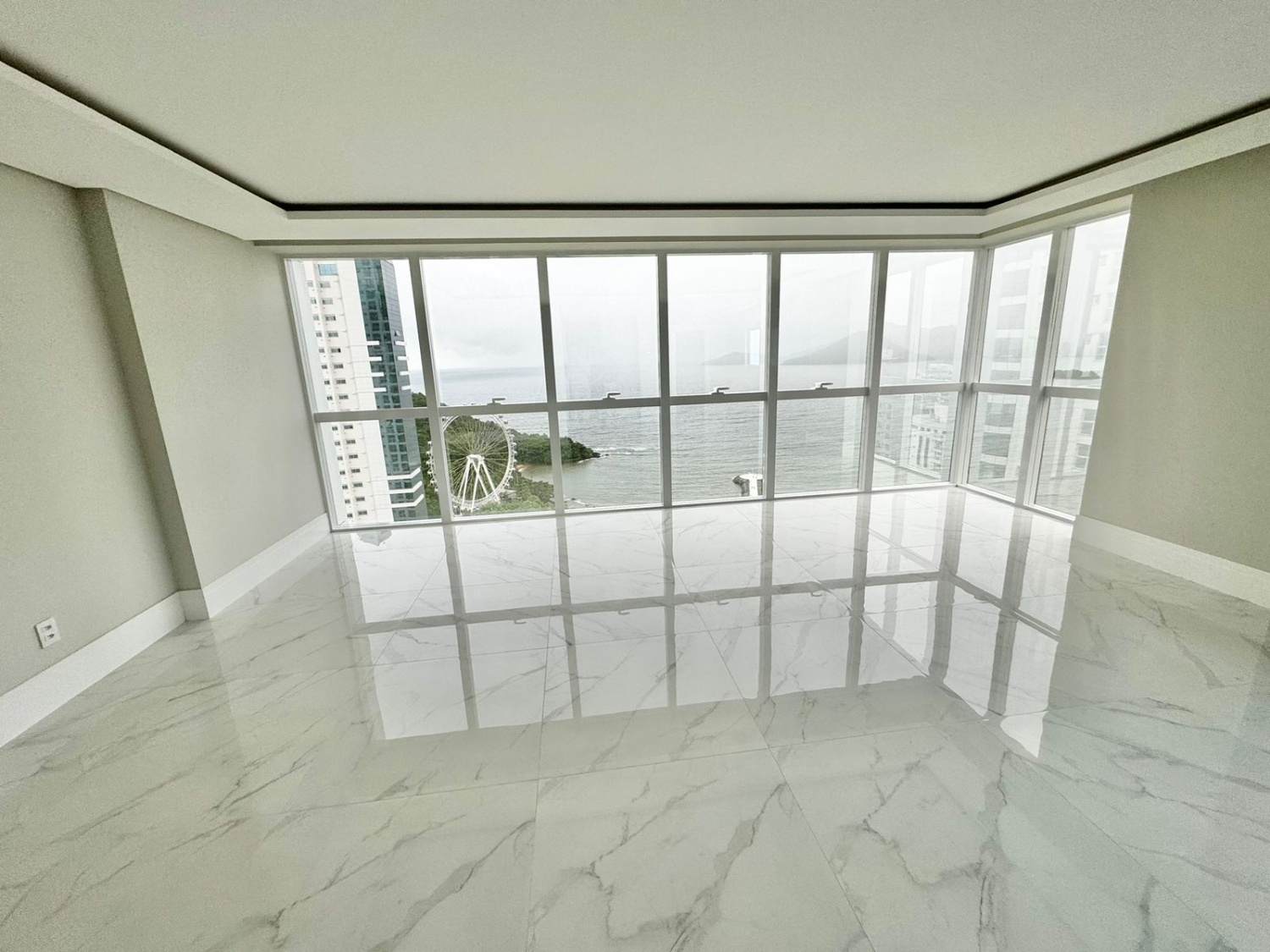 Apartamento no Ed. Skyline Tower em Balneário Camboriú - foto 4