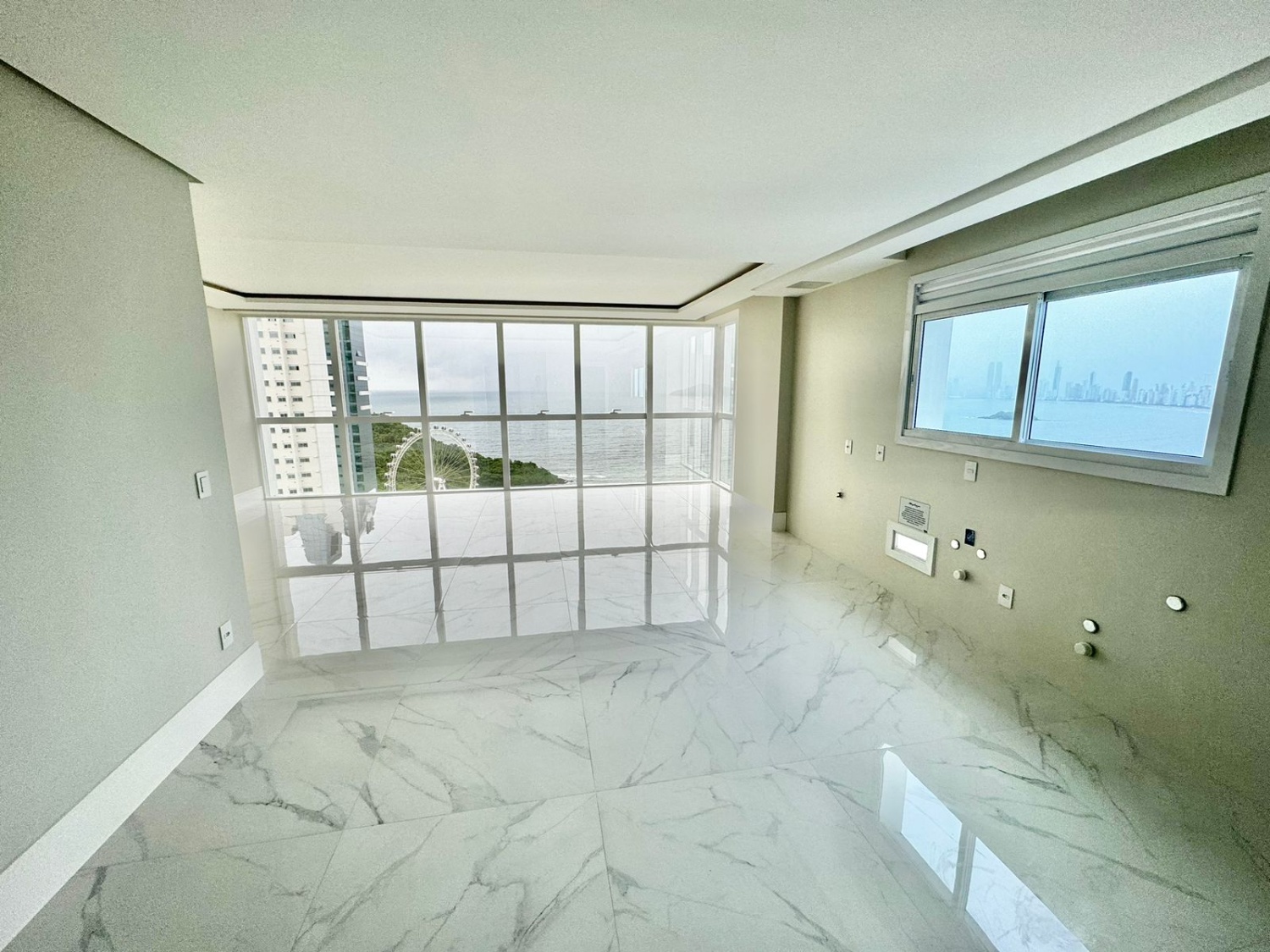 Apartamento no Ed. Skyline Tower em Balneário Camboriú - foto 6