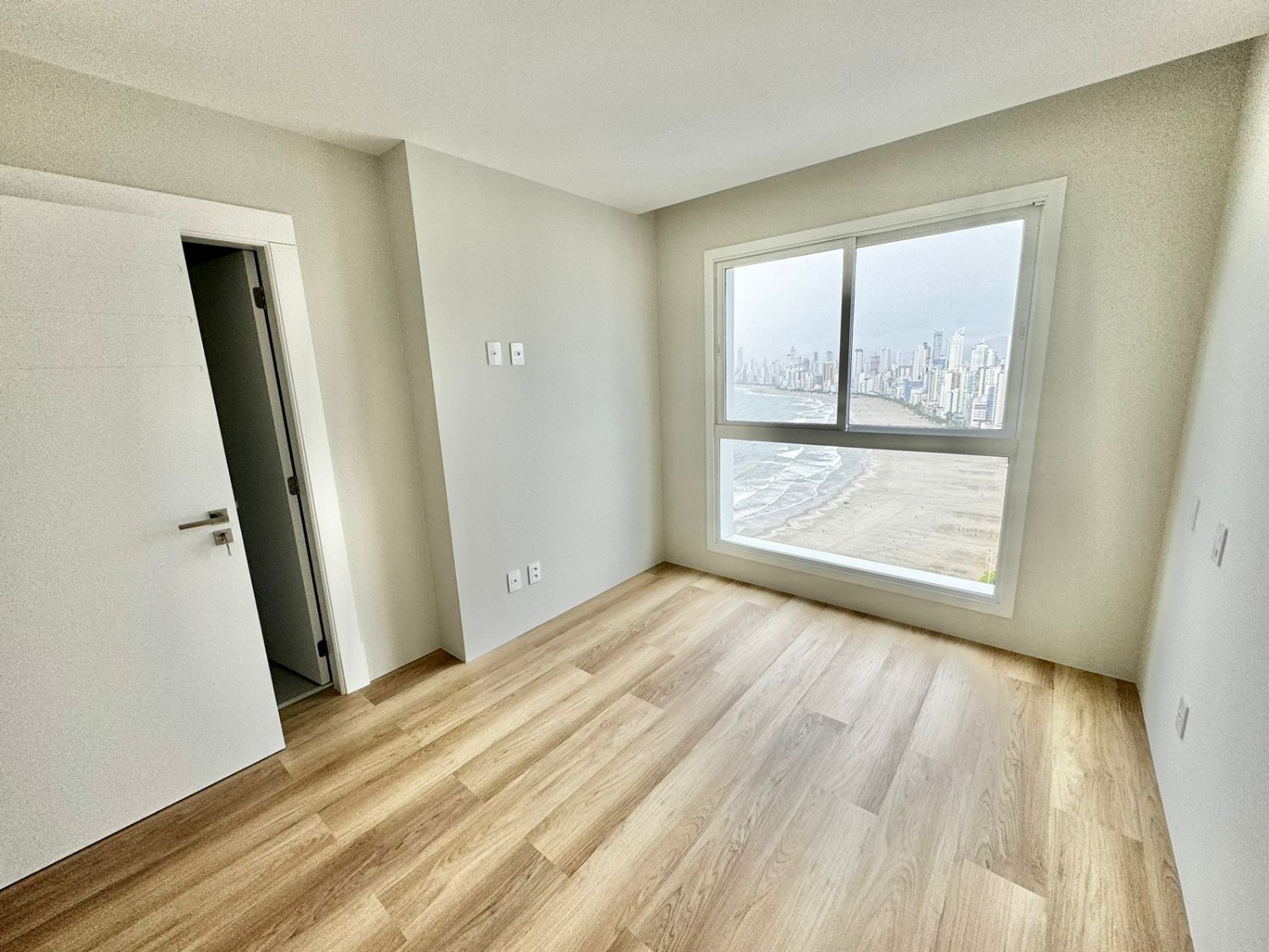 Apartamento no Ed. Skyline Tower em Balneário Camboriú - foto 12