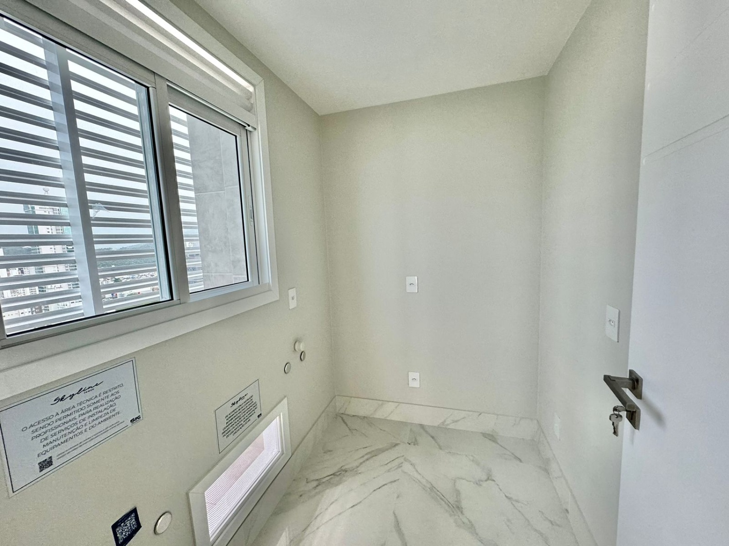 Apartamento no Ed. Skyline Tower em Balneário Camboriú - foto 15