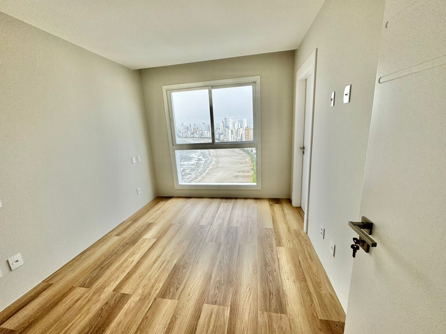 Apartamento no Ed. Skyline Tower em Balneário Camboriú - foto 16