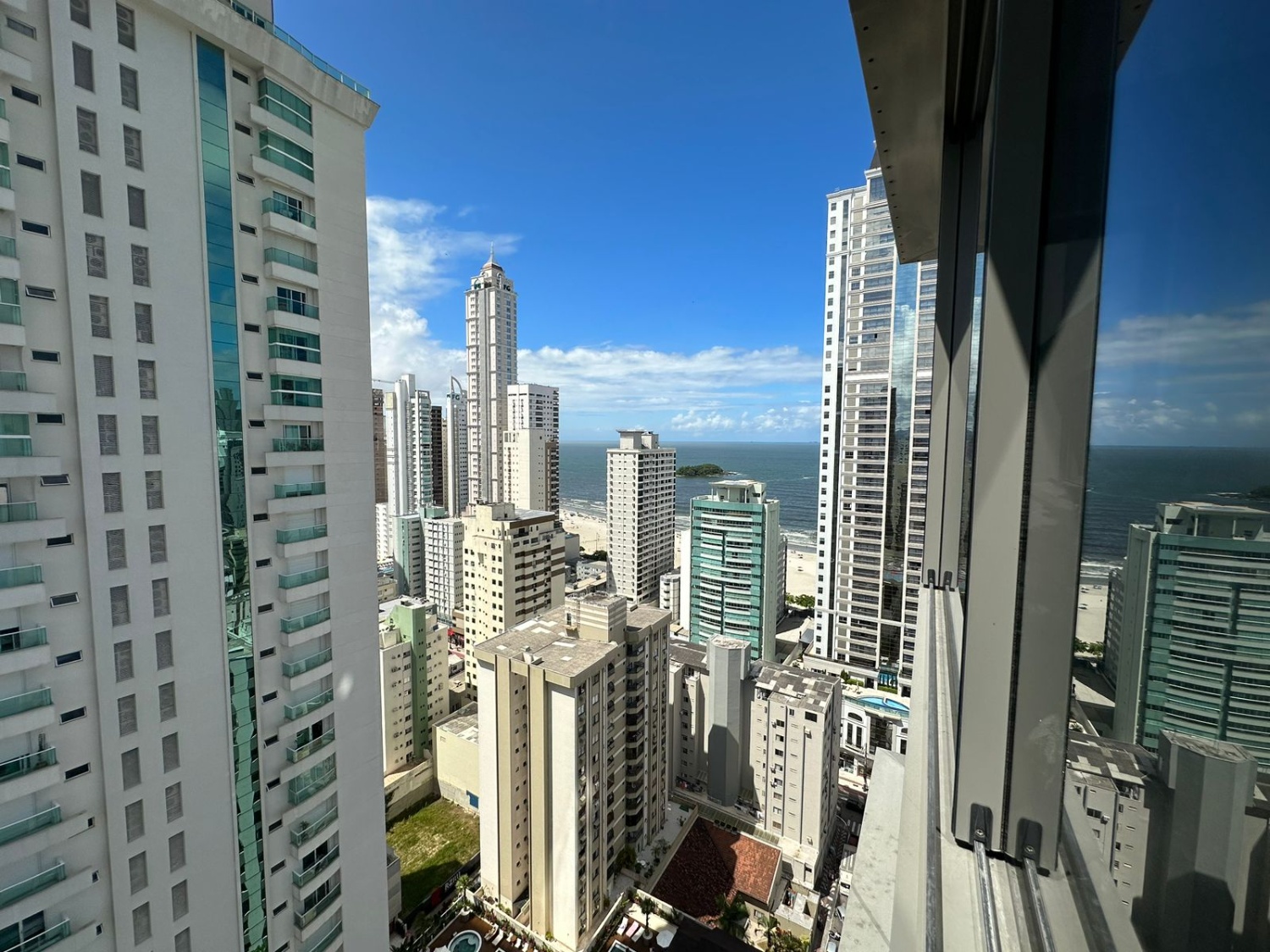 Apartamento no Ed. Royal Tower em Balneário Camboriú - foto 2