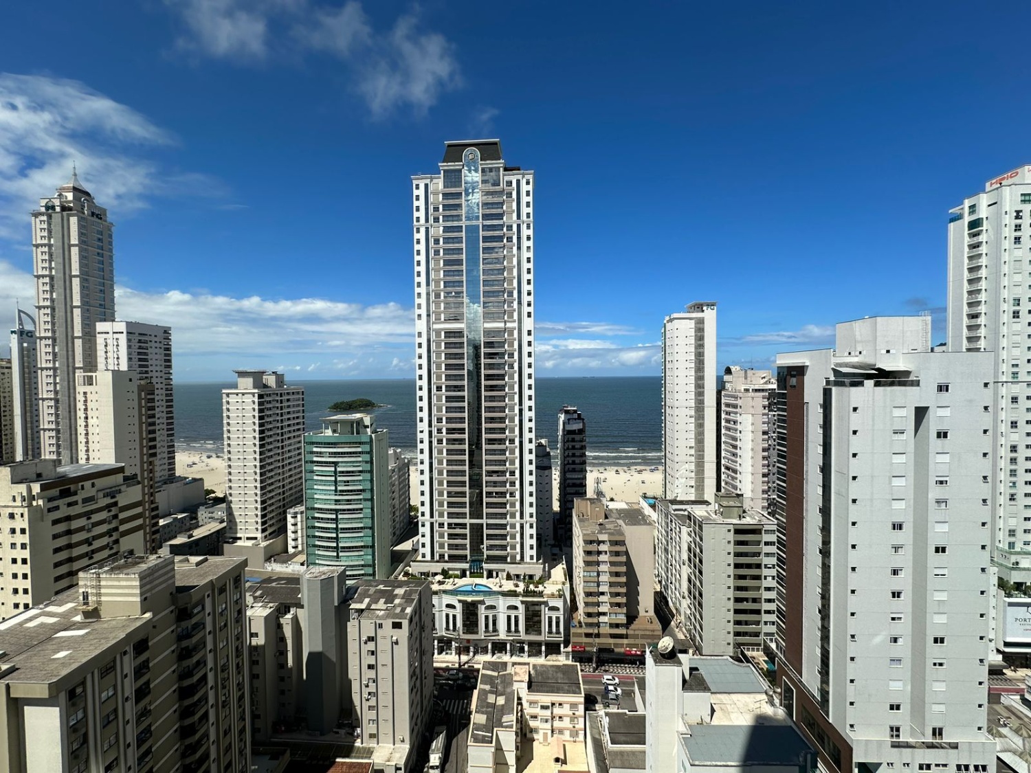 Apartamento no Ed. Royal Tower em Balneário Camboriú - foto 14