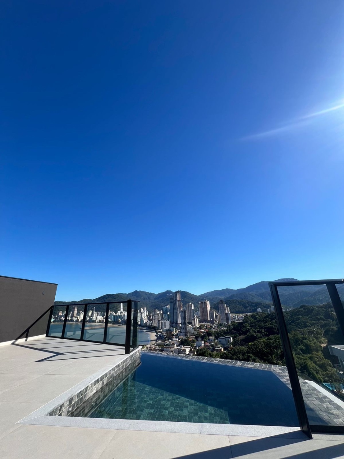 Casa no Canto da Praia em Itapema