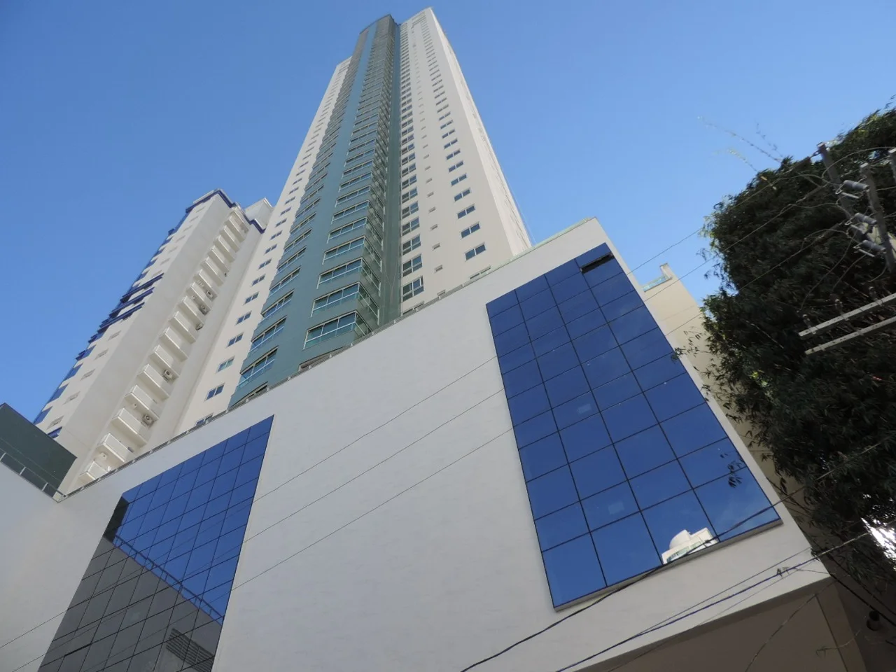 Apartamento no Ed. Império das Ondas em Balneário Camboriú