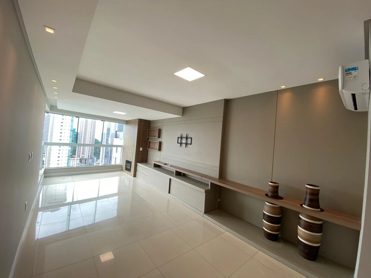 Apartamento no Ed. Império das Ondas em Balneário Camboriú